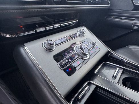 Used 2023 Lincoln Aviator AWD w/ Elements Package image 18