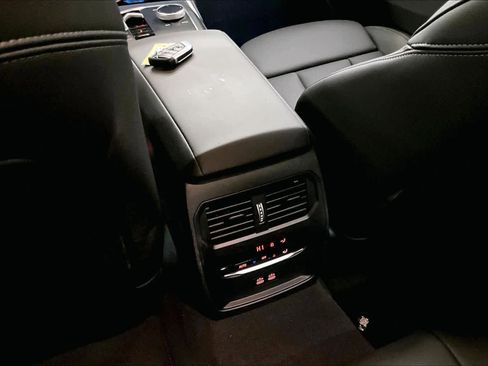 Used 2025 BMW 330i Sedan w/ Convenience Package image 36