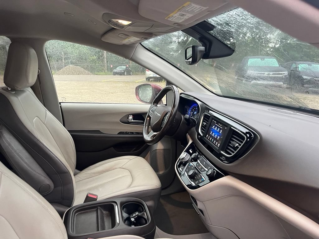 Used 2019 Chrysler Pacifica Touring-L FWD image 39