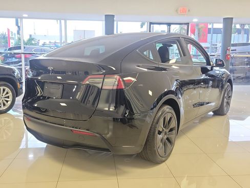 Used 2025 Tesla Model Y Long Range RWD image 4