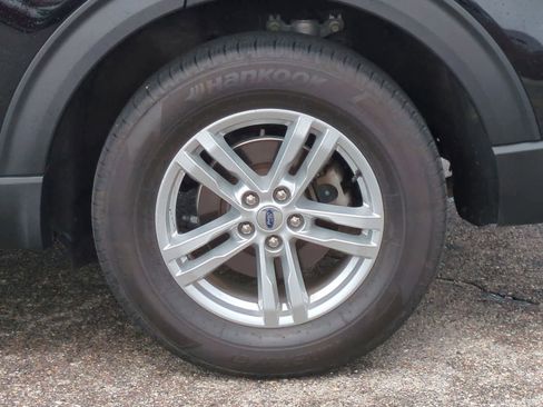 Used 2023 Ford Explorer XLT w/ Equipment Group 202A AWD/4WD image 14