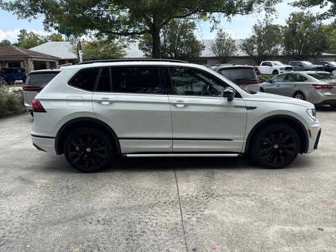 Used 2020 Volkswagen Tiguan SE R-Line FWD image 8