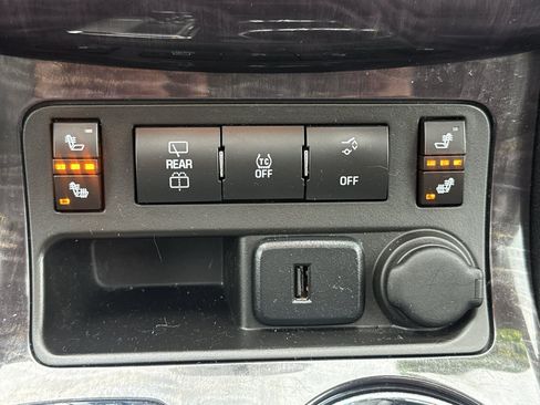 Used 2017 Buick Enclave Leather AWD/4WD image 25
