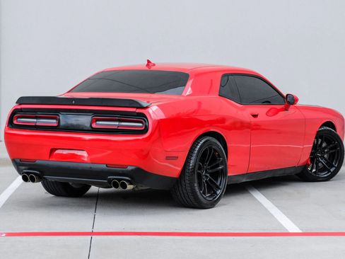 Used 2018 Dodge Challenger R/T w/ Driver Convenience Group RWD image 11