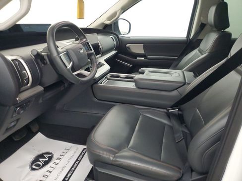 Used 2025 Ford Expedition Active AWD/4WD image 6