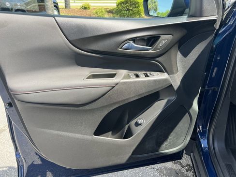 Used 2022 Chevrolet Equinox RS FWD image 14