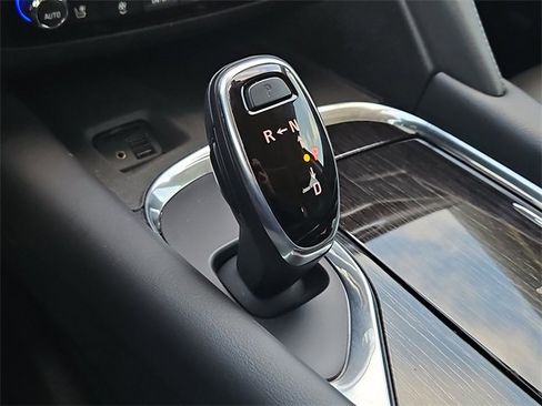 Used 2020 Buick Enclave Avenir w/ Avenir Technology Package image 28