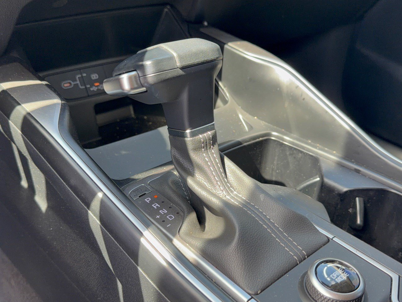 Used 2025 Kia Sorento LX FWD image 21