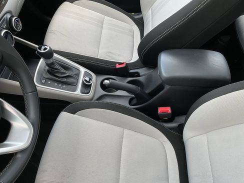 Used 2025 Hyundai Venue SEL image 35