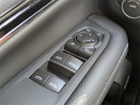 New 2025 GMC Yukon XL Denali w/ Sun & Power Step Package image 31