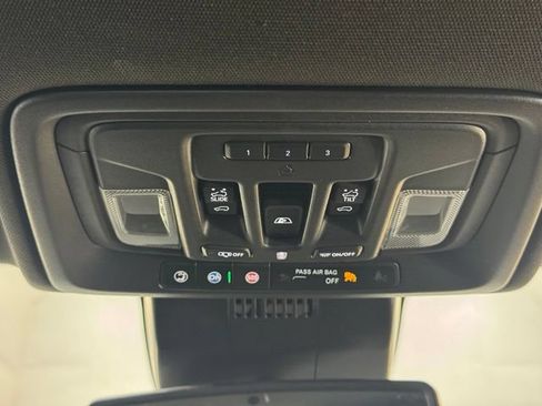 Used 2022 GMC Sierra 1500 AT4 w/ AT4 Preferred Package AWD/4WD image 19