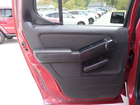 Used 2009 Ford Explorer Sport Trac XLT AWD/4WD image 16