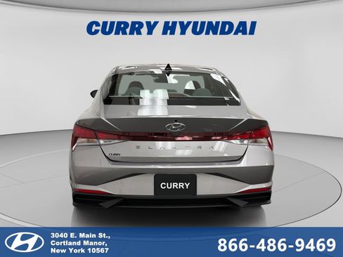 Used 2023 Hyundai Elantra SE image 4