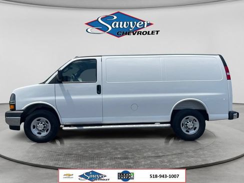 Used 2025 Chevrolet Express 2500 w/ Driver Convenience Package RWD image 2
