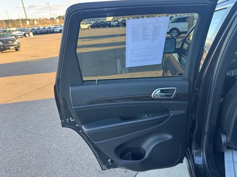 Used 2012 Jeep Grand Cherokee Laredo image 14