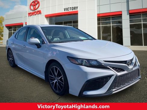 Used 2023 Toyota Camry SE w/ Convenience Package FWD image 1