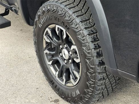 Used 2025 Chevrolet Silverado 1500 ZR2 w/ Technology Package image 7