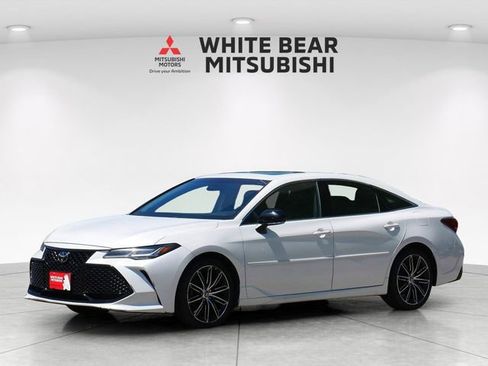 Used 2022 Toyota Avalon Touring FWD image 2