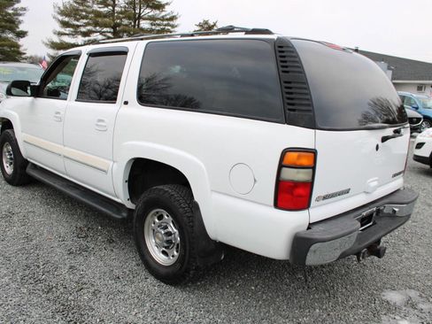Used 2005 Chevrolet Suburban 2500 LT w/ Preferred Equipment Group image 9