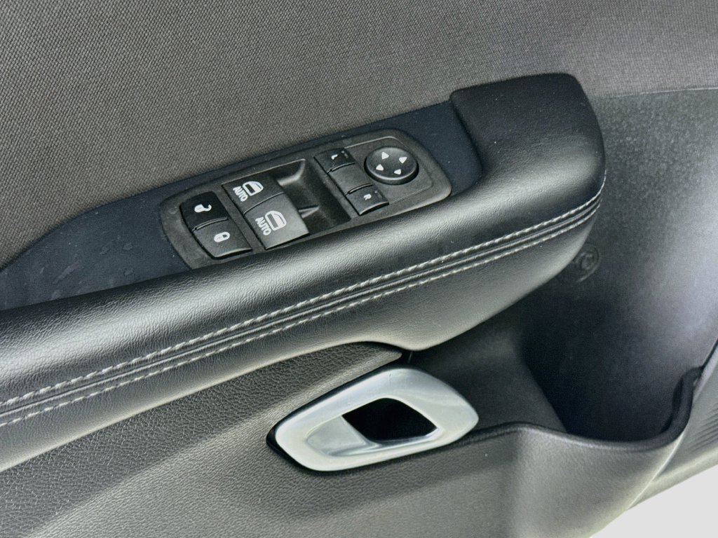 Used 2023 Dodge Challenger SXT RWD image 19