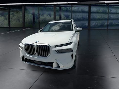 Used 2023 BMW X7 xDrive40i w/ Premium Package AWD/4WD image 3