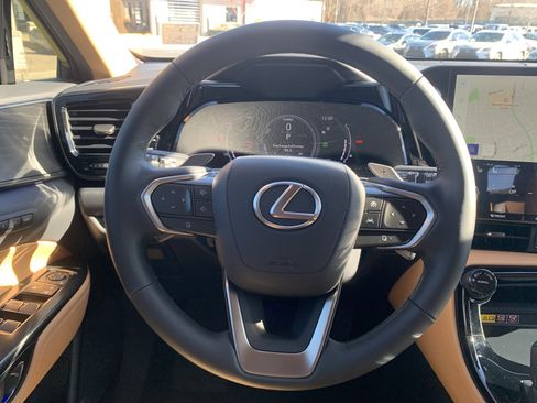 Used 2025 Lexus NX 450h+ AWD w/ Luxury Package image 18