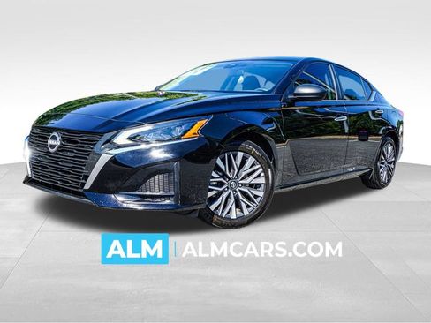 Used 2025 Nissan Altima 2.5 SV FWD image 1