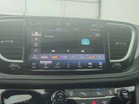 New 2026 Chrysler Pacifica Limited image 24