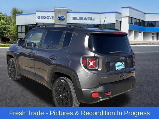 Used 2018 Jeep Renegade Trailhawk AWD/4WD image 3