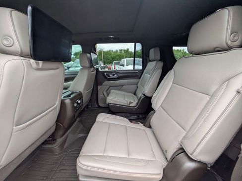 Used 2021 GMC Yukon XL SLT w/ SLT Premium Package AWD/4WD image 13