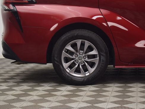 Used 2021 Toyota Sienna XLE image 35