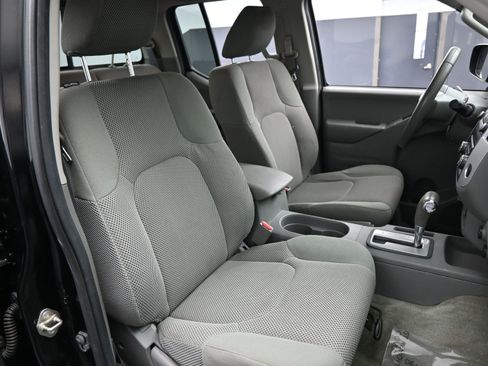 Used 2016 Nissan Frontier SV image 13