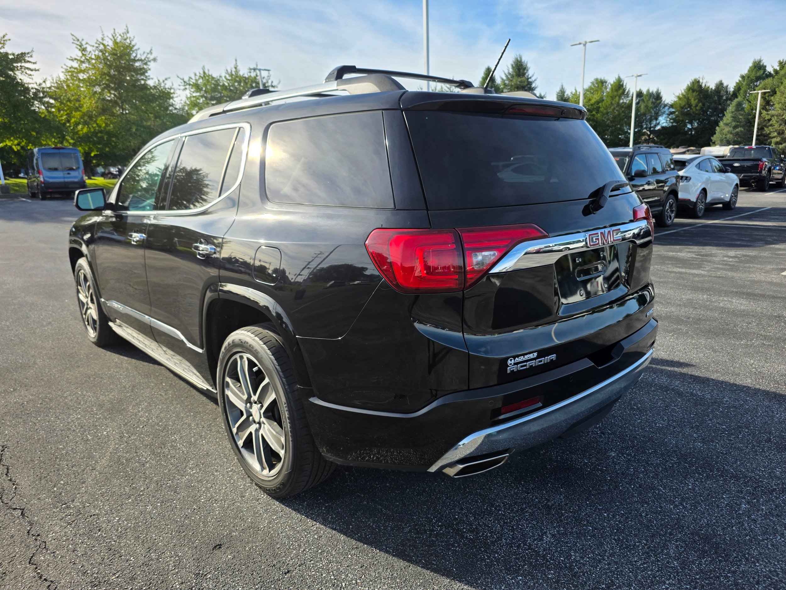 Used 2017 GMC Acadia Denali w/ Technology Package AWD/4WD image 3