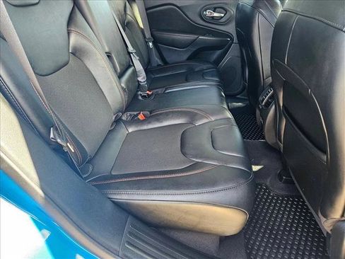 Used 2022 Jeep Cherokee Trailhawk image 19