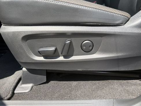 Used 2025 Nissan Pathfinder SL AWD/4WD image 12
