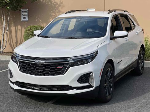 Used 2023 Chevrolet Equinox RS w/ RS Leather Package image 11