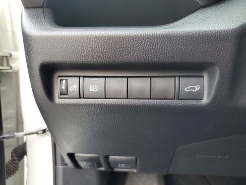 Used 2019 Toyota RAV4 XLE w/ Convenience Package FWD image 28
