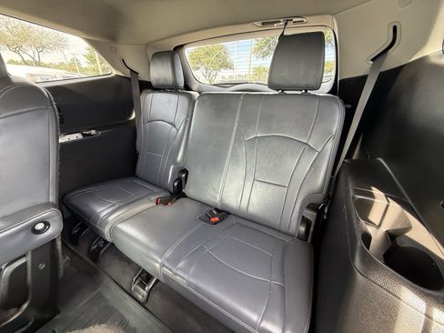 Used 2018 Buick Enclave Essence image 30