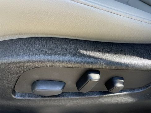 Used 2023 Cadillac XT4 Luxury w/ Cold Weather Package FWD image 26