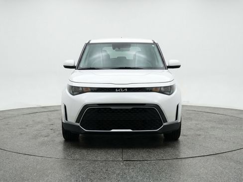 Used 2025 Kia Soul LX w/ LX Technology Package image 2