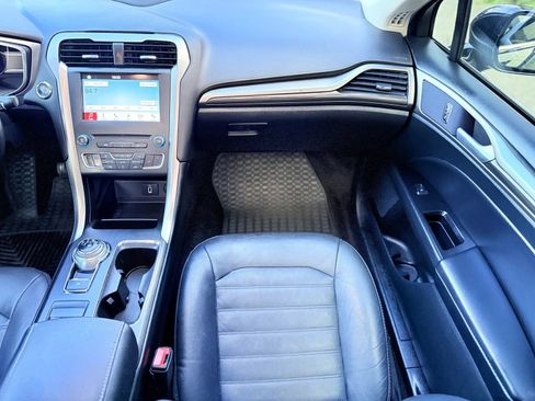 Used 2017 Ford Fusion SE w/ Fusion SE Technology Package FWD image 20