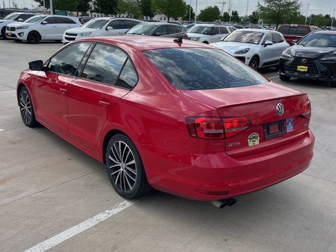 Used 2015 Volkswagen Jetta Sport FWD image 3