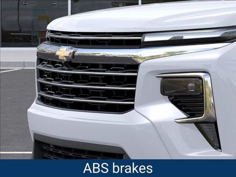 New 2027 Chevrolet Traverse LT w/ Sun and Wheel Package FWD image 15