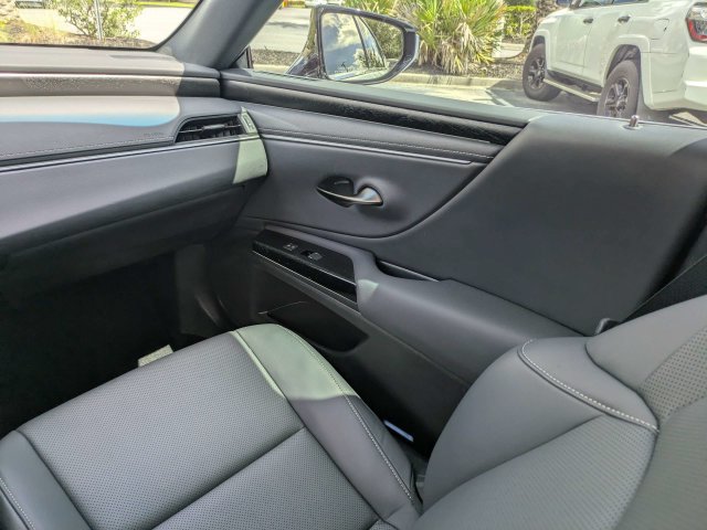 Certified 2023 Lexus ES 300h w/ Premium Package FWD image 16
