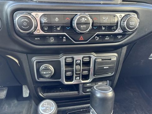 Used 2020 Jeep Gladiator Overland image 19