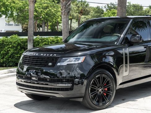 Used 2024 Land Rover Range Rover SE AWD/4WD image 2