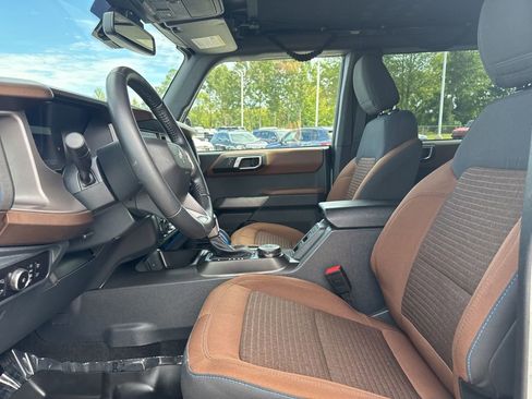 Used 2023 Ford Bronco Outer Banks image 9