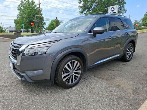 Used 2022 Nissan Pathfinder Platinum w/ Cargo Package AWD/4WD image 3