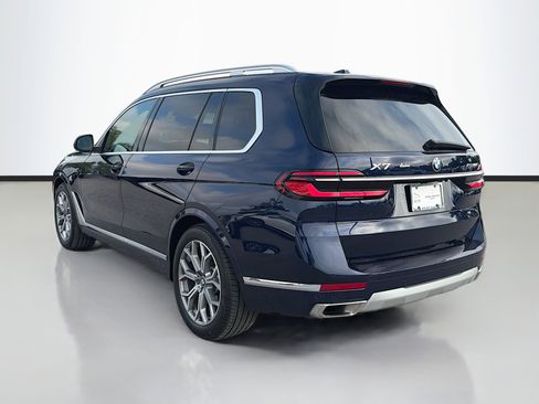 Used 2024 BMW X7 xDrive40i w/ Premium Package image 3