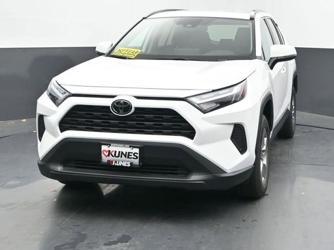 Used 2025 Toyota RAV4 XLE image 4
